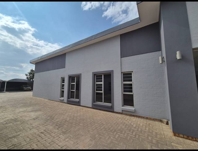1,505M² BUSINESS TO LET IN VAALPARK